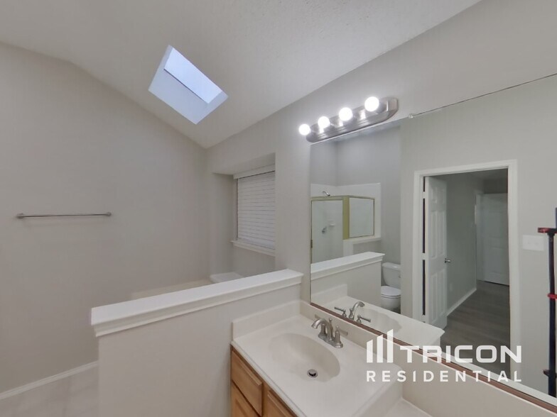 Building Photo - 1624 Bent Brook Dr