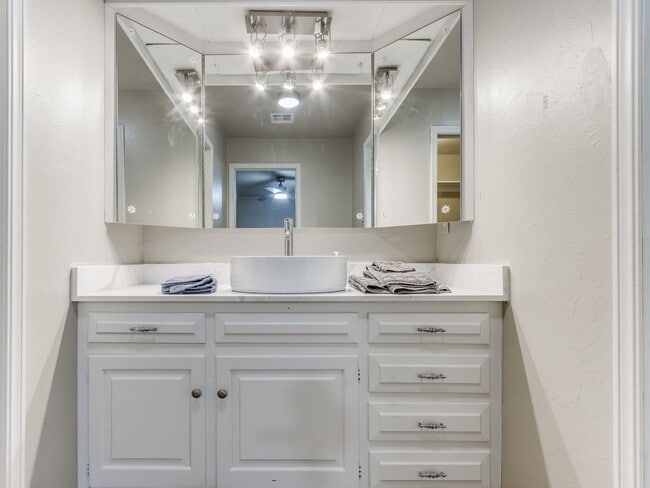 Building Photo - Mid-Term Rental in Glenbrook Addition, Nic...