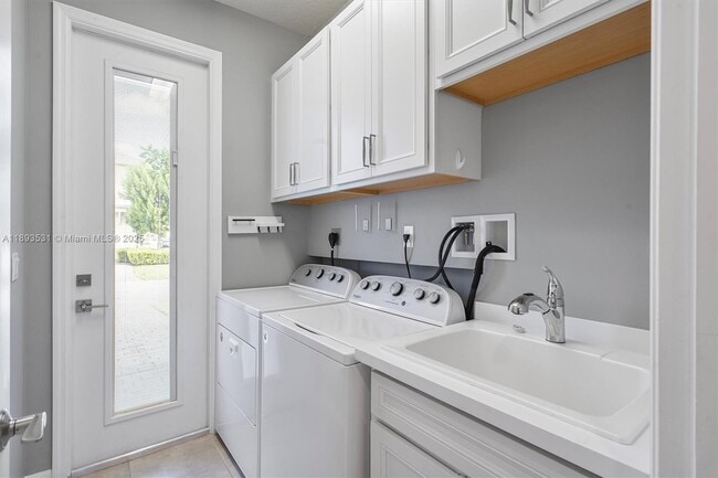 Building Photo - 1240 Eucalyptus Dr