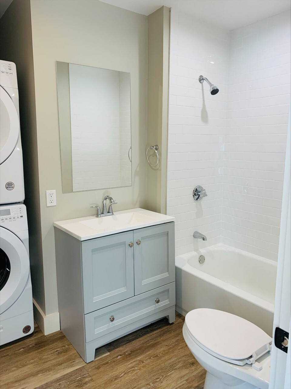 Building Photo - 2015 Quechee Main St