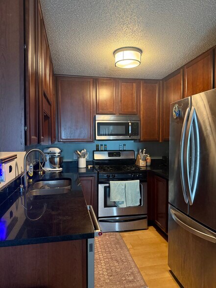 Primary Photo - 3540 Hennepin Ave