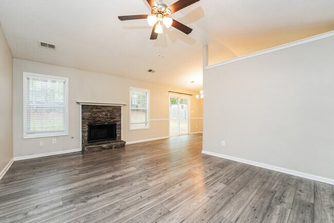 Building Photo - 509 Sarah's Ln