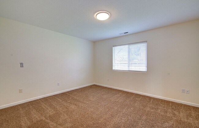 Building Photo - Beautiful Updated 2BR/2BA in 55+ Fisher Landing Community – Available Now!