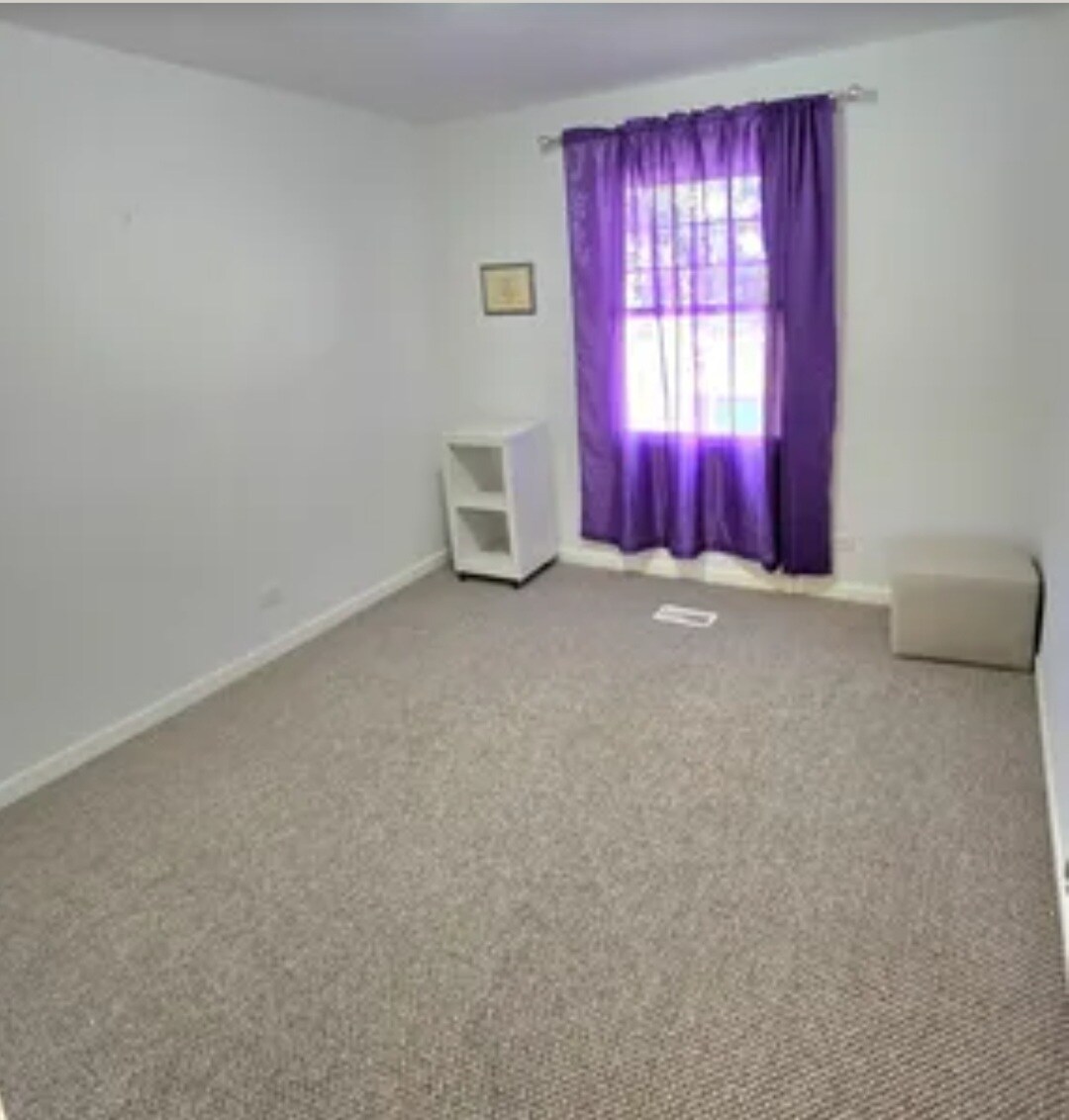 Building Photo - 319 Farmingdale Cir