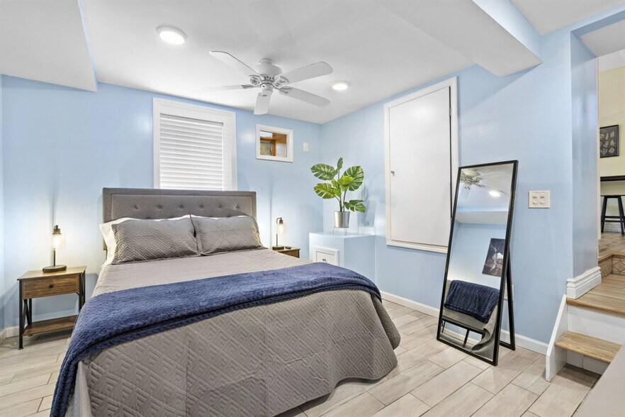 Building Photo - 137 W 15th St