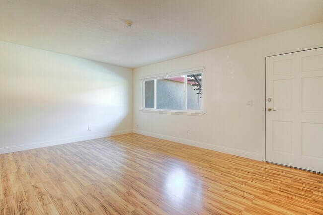 Building Photo - 6233 Montecito Blvd