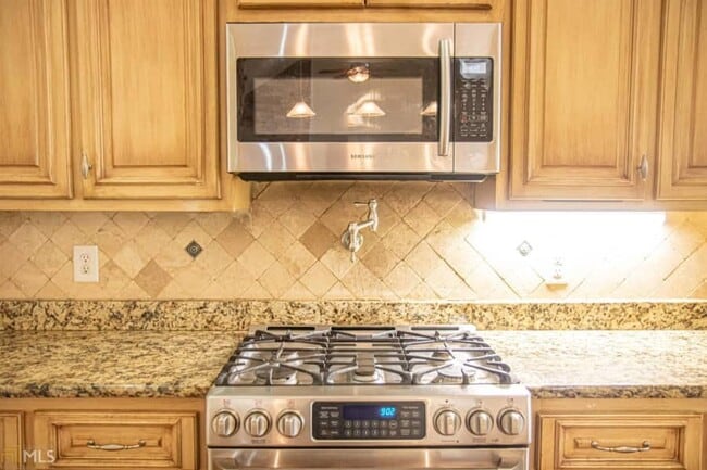 Building Photo - 168 Hamlin Rd