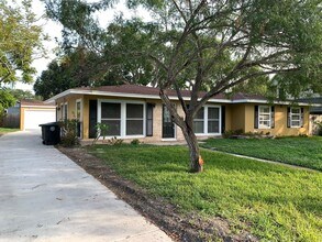 Building Photo - Desirable Lamar Park neighborhood.