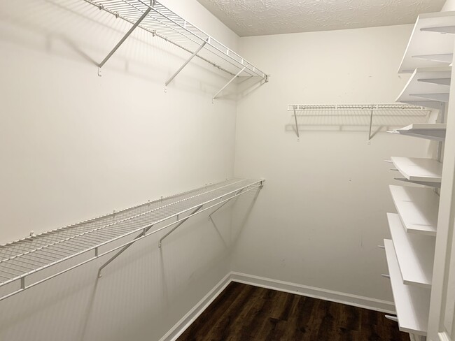 Building Photo - 406 Pepperbush Bend