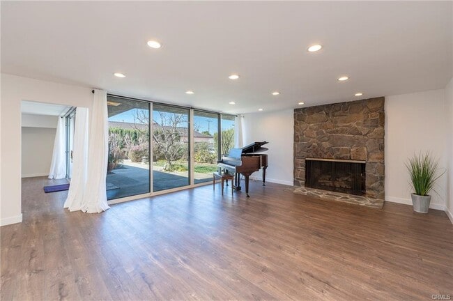 Building Photo - 1916 W 231st St