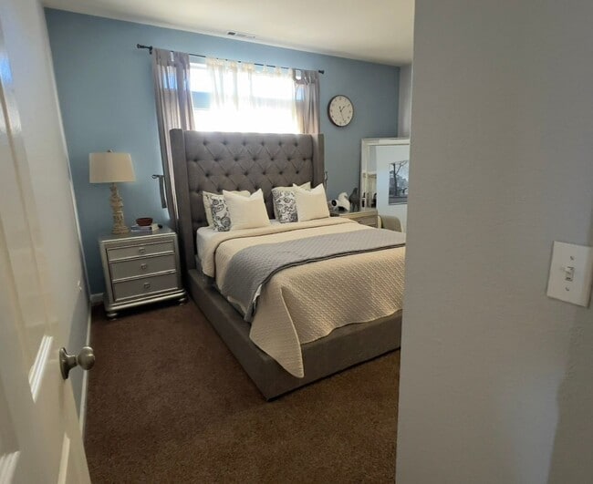 Building Photo - Spacious 3 Bedroom 2.5 Bath condo with large bonus room in Freedom Ca