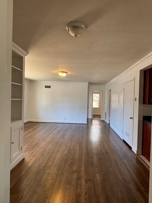 Building Photo - 3 Bedroom 2 Bath located in Brookhaven off Hargrove Road