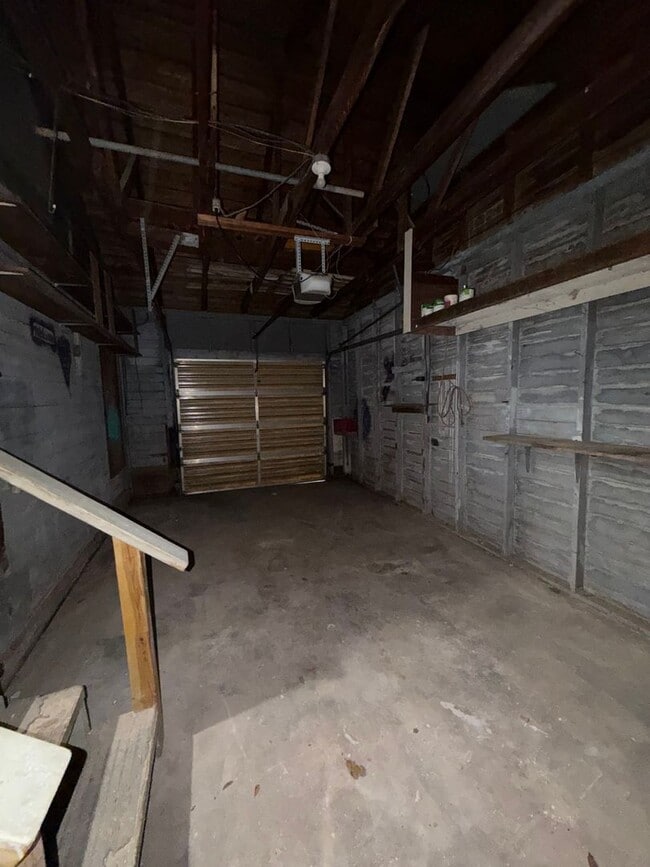 Building Photo - 3 Bedroom, 2 Bathroom Home for Rent in Groves, Tx