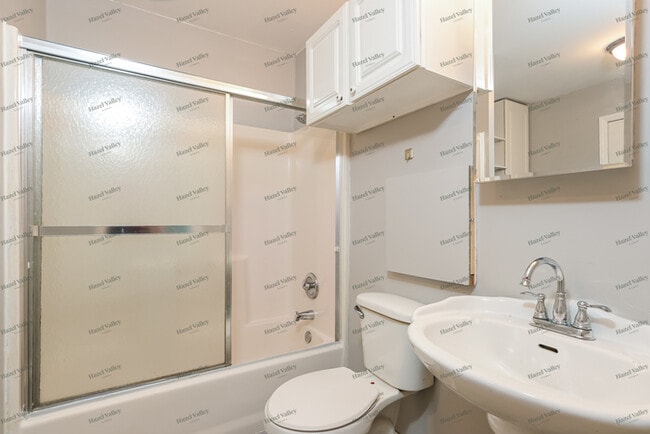 Building Photo - 2826 Dawnview Dr