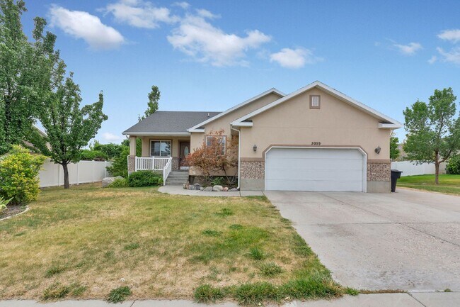 Building Photo - Spacious Home w attached 2 car garage