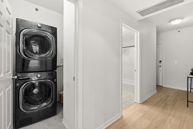 Building Photo - 400 W Ontario St