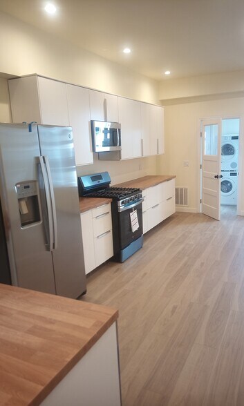 Living-Kitchen 1 - 516 Natoma St