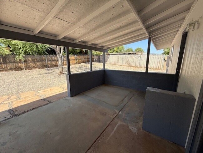 Building Photo - Spacious and newly remodeled 4 Bedroom wit...