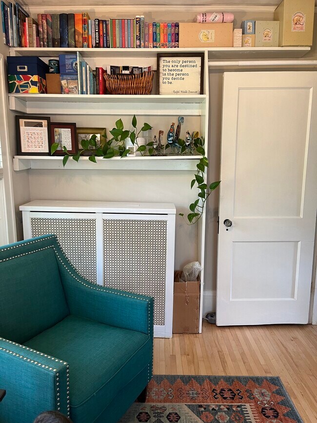 Building Photo - 4732 Harriet Ave