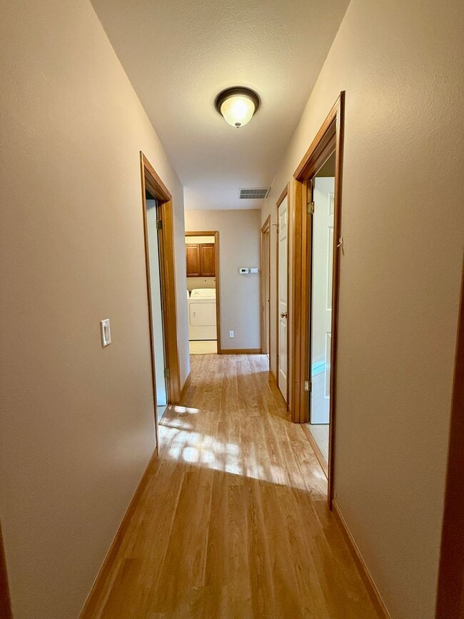 Building Photo - Immaculate Mill Creek Rambler | A/C • Cul-...