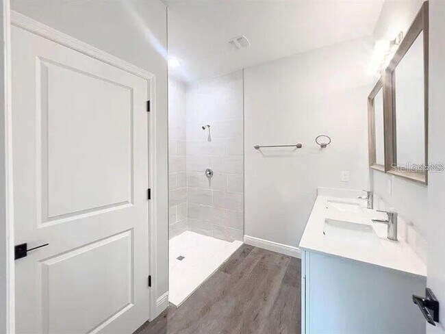 Building Photo - This new home has all the extras you have ...