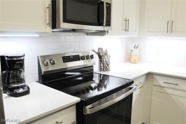 Building Photo - 15405 Grn Acrs Ave