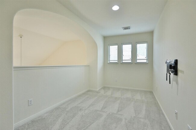 Building Photo - 95 Douvaine Ct