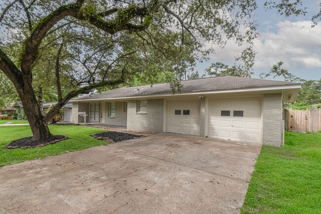 Building Photo - 1509 N San Jacinto St