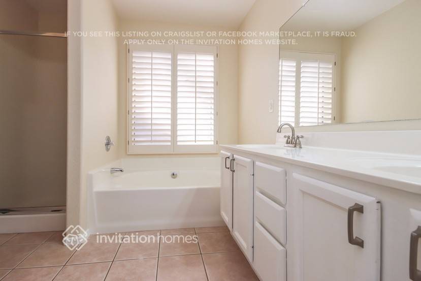 Building Photo - 4525 E Silverwood Dr