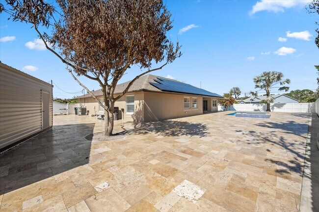 Building Photo - 5450 NW South Crisona Ct