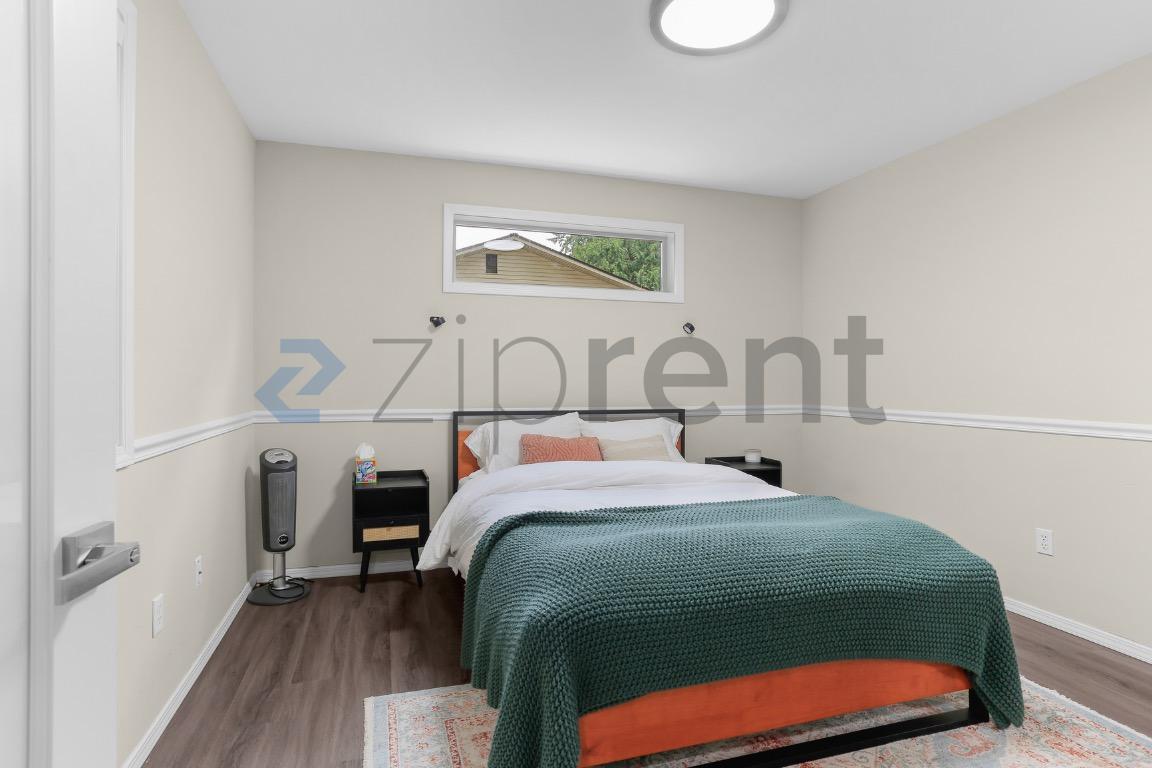 Building Photo - Unit