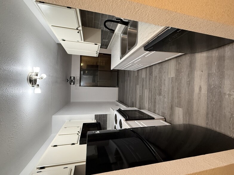 Kitchen - 3870 E Leonesio Dr