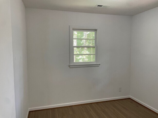Building Photo - 2 BED, 1 BATH HOME LOCATED IN RANDLEMAN