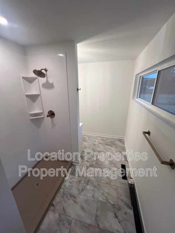 Building Photo - 1934 Emerald Dr