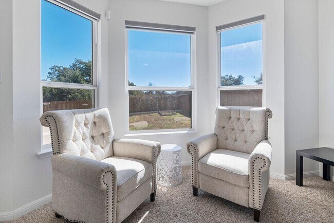 Building Photo - 232 Barton Oak Trl