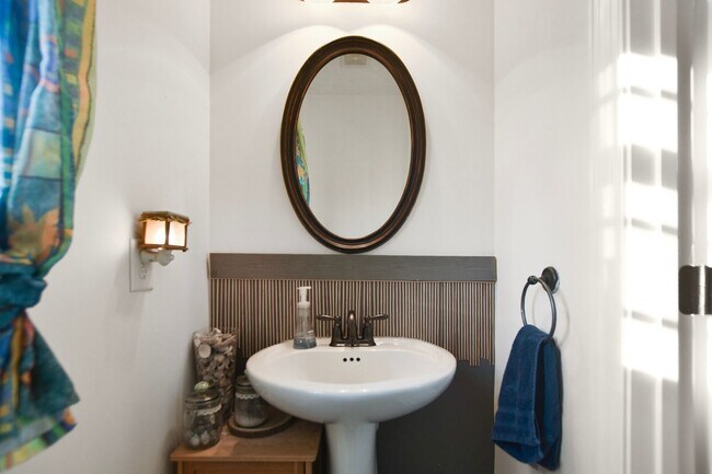 Building Photo - Pet Friendly Three Bedroom with Bonus!