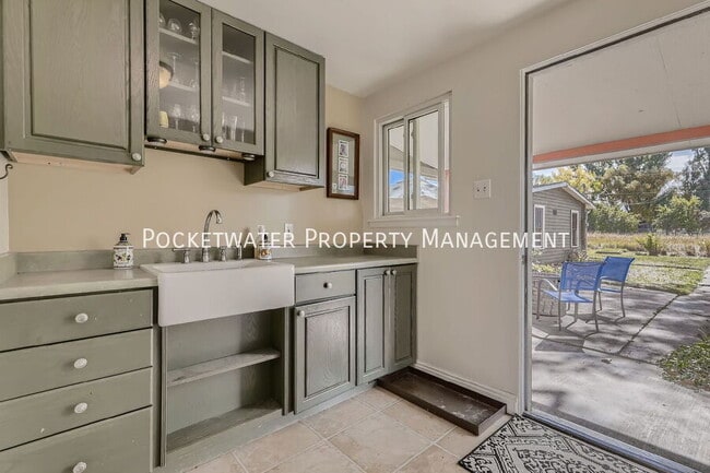 Building Photo - 6086 Simmons Dr