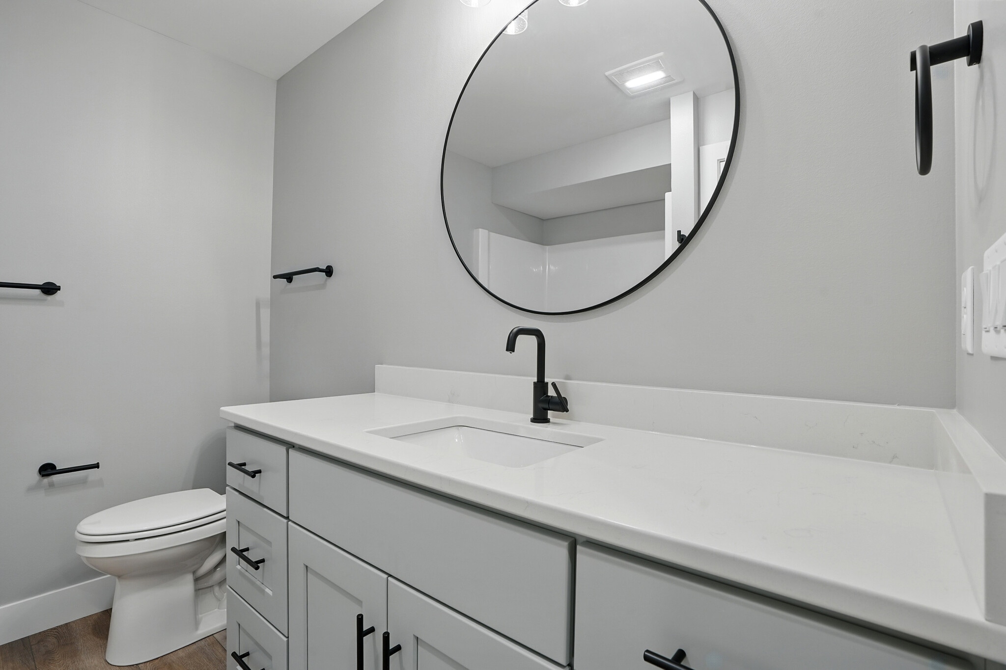 Building Photo - 933 Long Dr