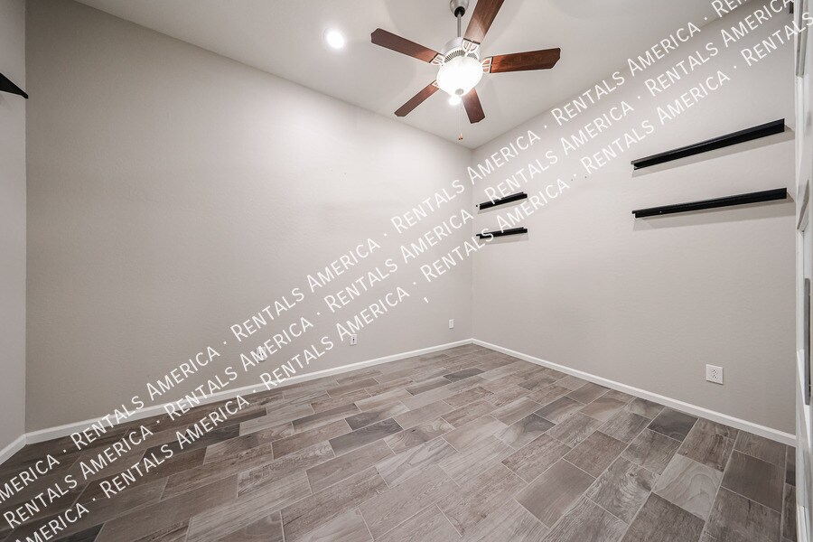 Building Photo - 3865 E Dogwood Pl