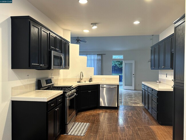 Building Photo - 111 Steinbeck Ct