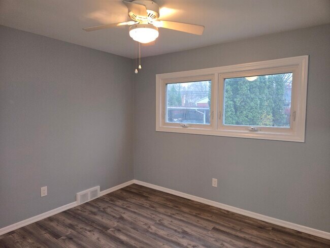 Building Photo - 3105 Linwood Ave