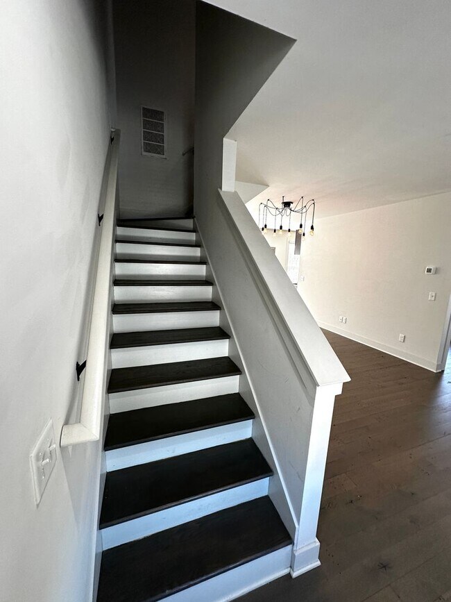 Building Photo - 609 E Duffy Ln