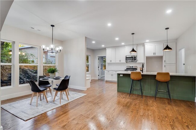 Building Photo - 319 S College Ave