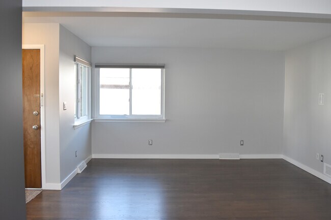 Building Photo - 607 Cherry Ave