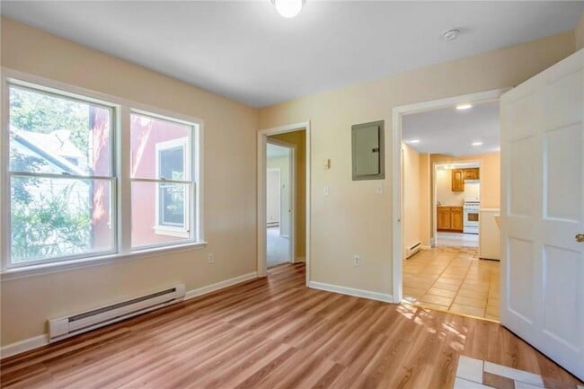Building Photo - 105 McEwen St