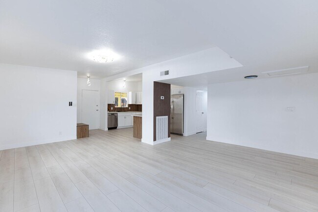 Building Photo - 3008 Lawndale St
