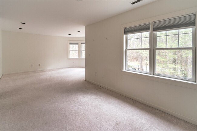 Building Photo - 41 Carriage Way