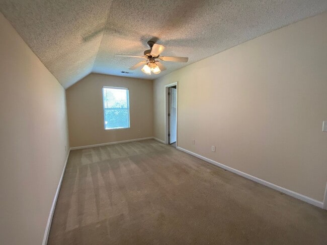 Building Photo - PRE-LEASING FOR AUGUST 2026!