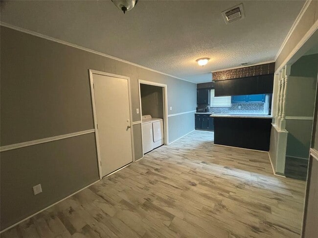 Building Photo - 1015 N Dogwood Ave