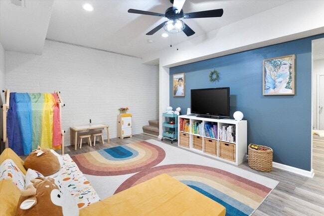 Building Photo - Home For Rent Bellevue.